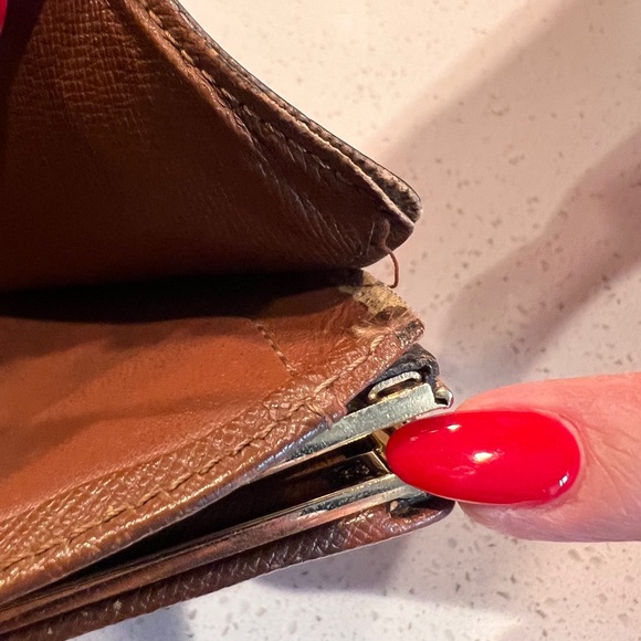 Authentic Louis Vuitton Kisslock Wallet Monogram - Picture 8 of 9